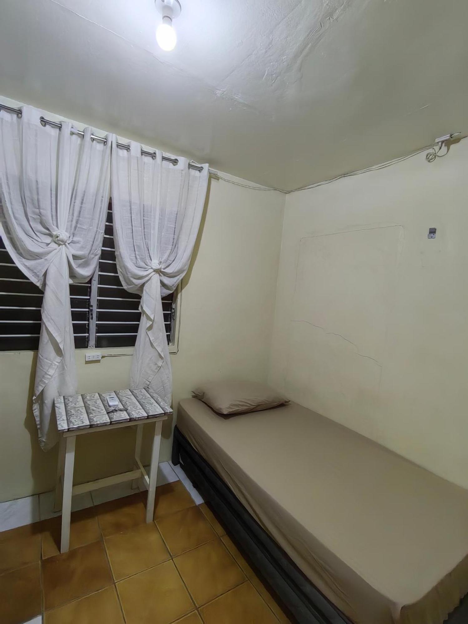 Iloilo Business Park Area Backpackers Place Aircon 2 Exterior photo