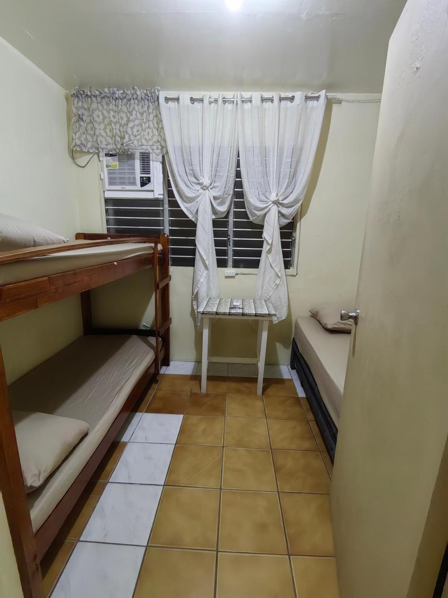 Iloilo Business Park Area Backpackers Place Aircon 2 Exterior photo