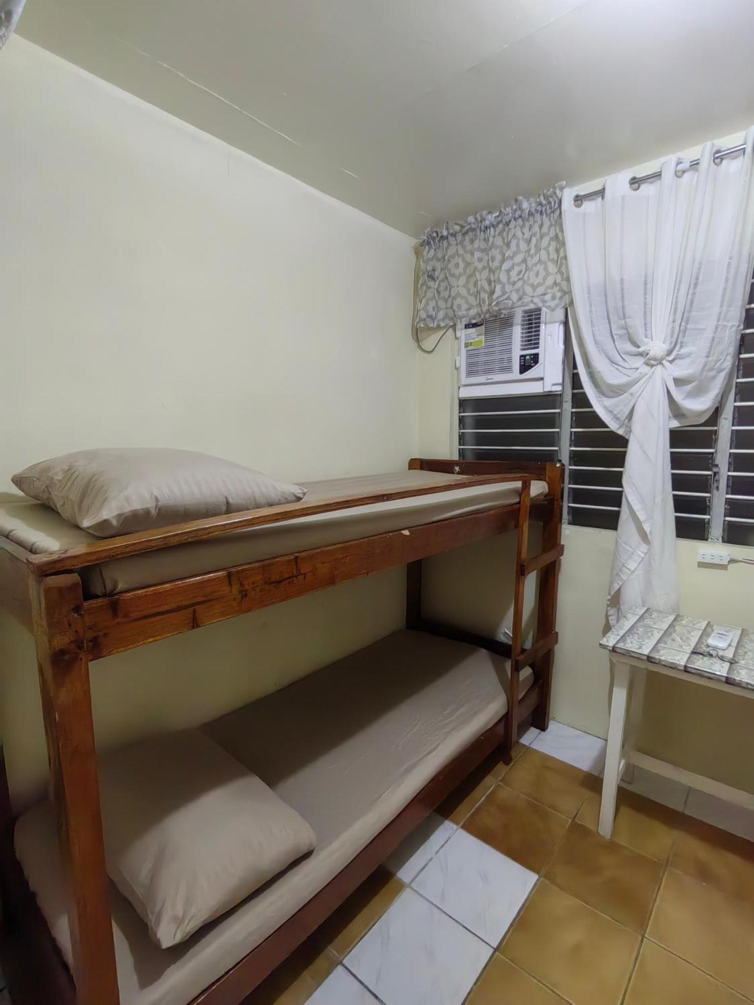 Iloilo Business Park Area Backpackers Place Aircon 2 Exterior photo