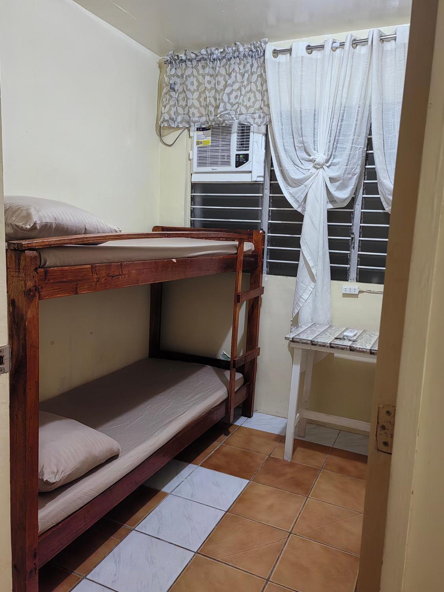 Iloilo Business Park Area Backpackers Place Aircon 2 Exterior photo