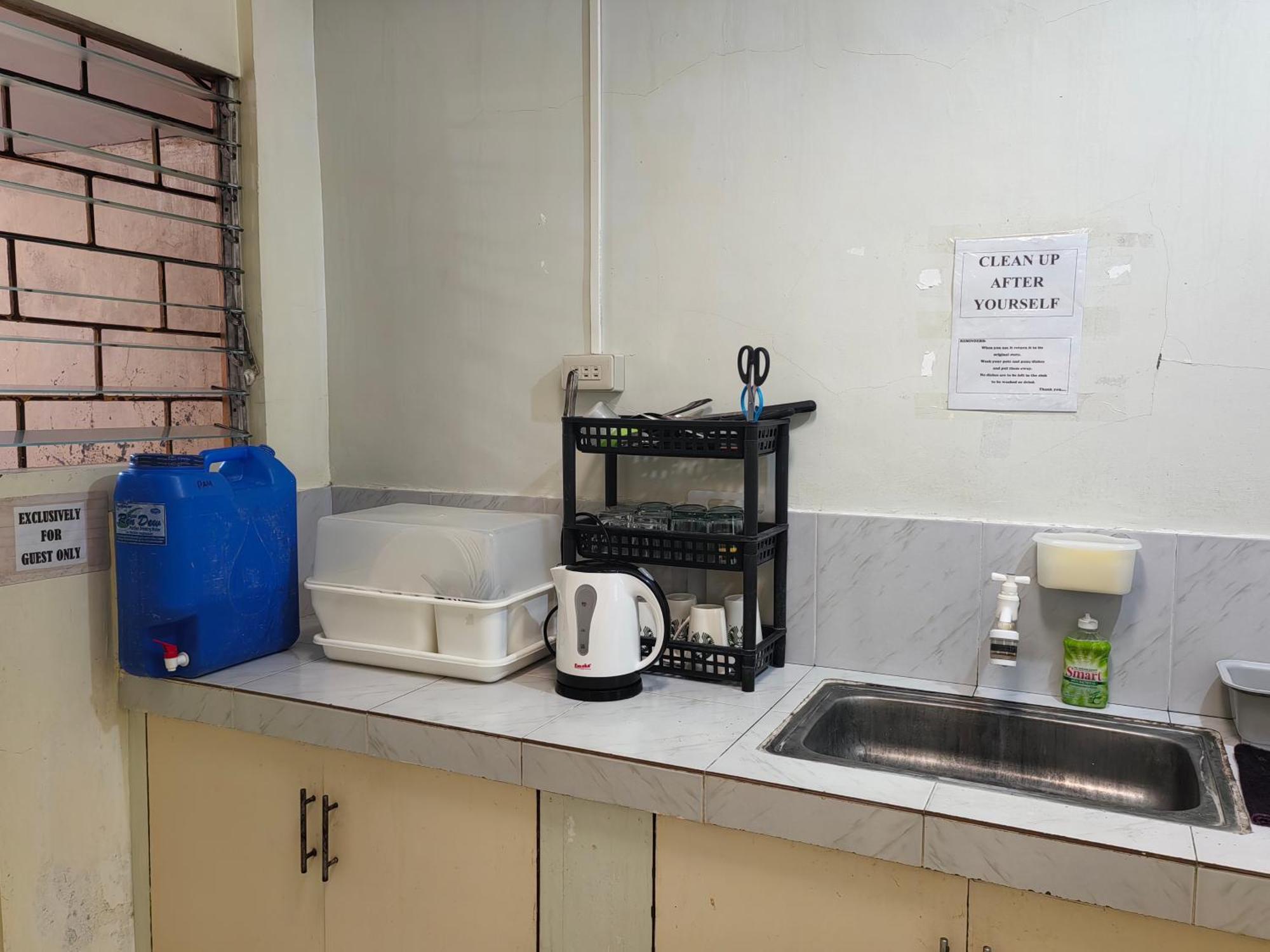 Iloilo Business Park Area Backpackers Place Aircon 2 Exterior photo
